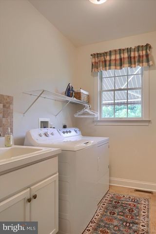 37 OLD COACH LN, Carlisle, PA 17013