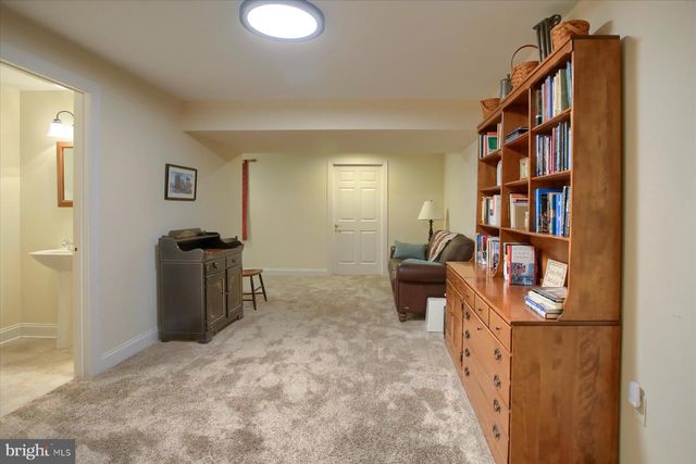 37 OLD COACH LN, Carlisle, PA 17013
