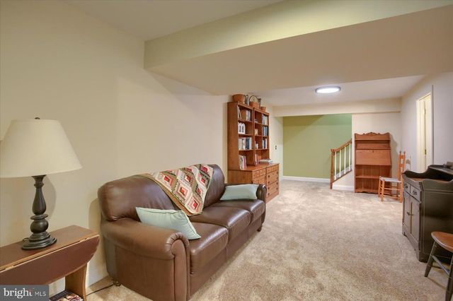 37 OLD COACH LN, Carlisle, PA 17013