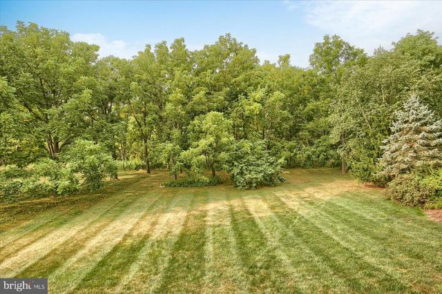 37 OLD COACH LN, Carlisle, PA 17013