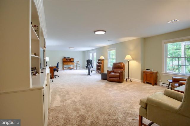 37 OLD COACH LN, Carlisle, PA 17013