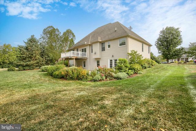 37 OLD COACH LN, Carlisle, PA 17013