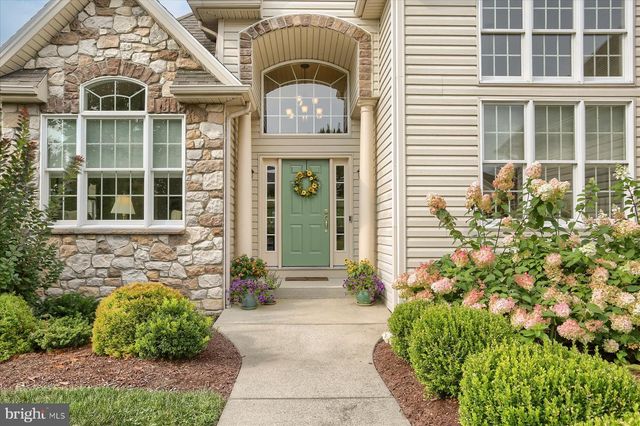 37 OLD COACH LN, Carlisle, PA 17013