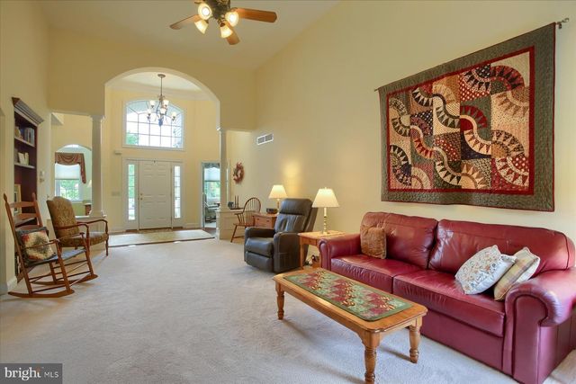 37 OLD COACH LN, Carlisle, PA 17013