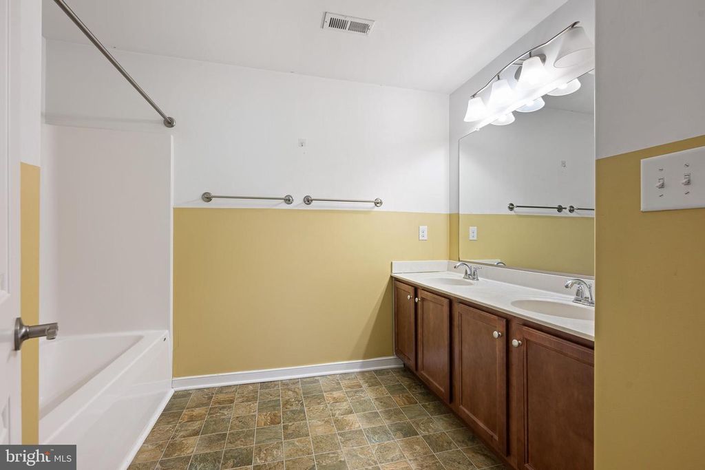 Image 5 of property listing at 42 MER WAY, Dover, DE 19901