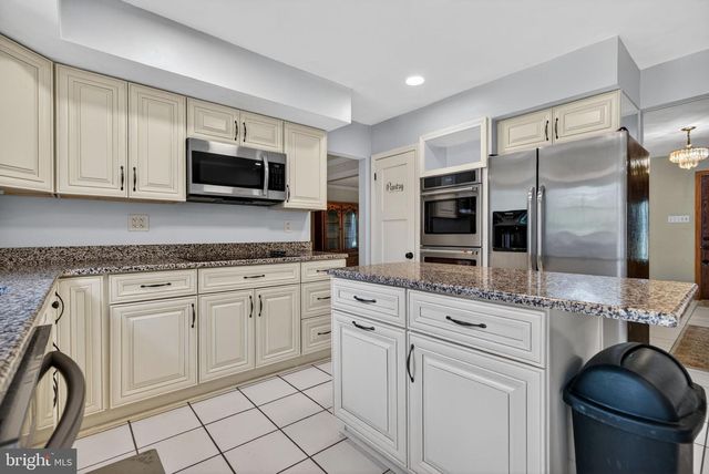 216 HAMILTON RD, Marlton, NJ 08053