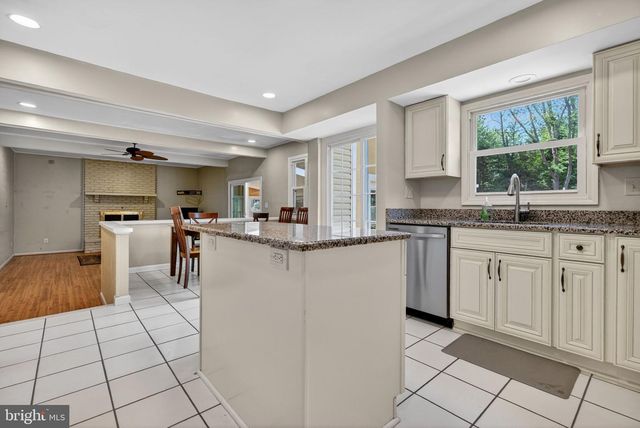 216 HAMILTON RD, Marlton, NJ 08053