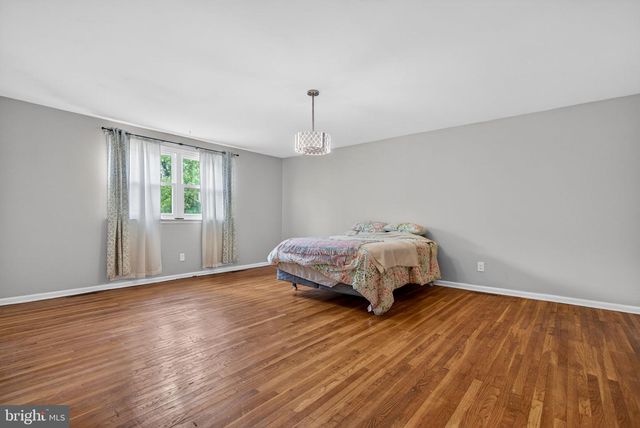 216 HAMILTON RD, Marlton, NJ 08053