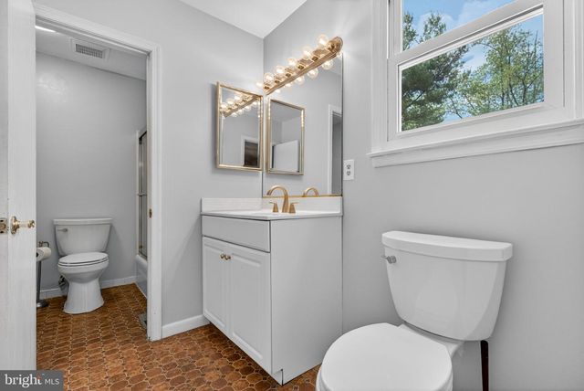 216 HAMILTON RD, Marlton, NJ 08053