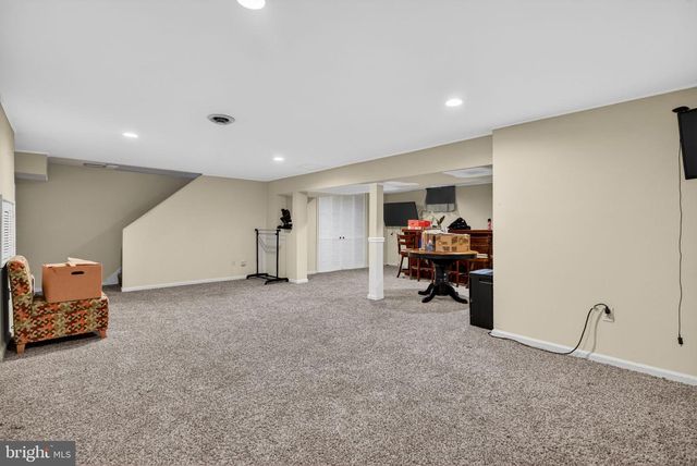 216 HAMILTON RD, Marlton, NJ 08053