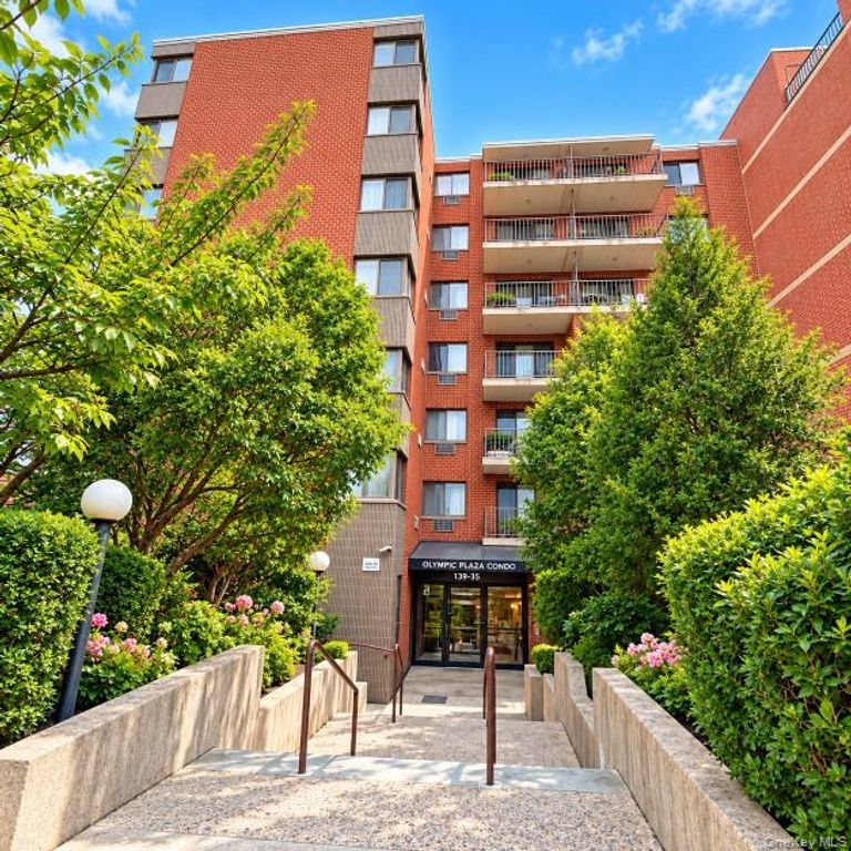 139-35 35th Avenue 4C, Flushing, NY 11354 — exterior