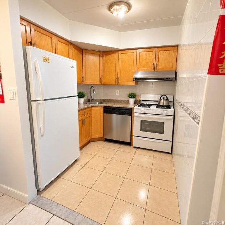 139-35 35th Avenue 4C, Flushing, NY 11354 — photo 4