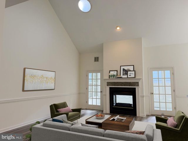1 FREEPORT LN, Berlin, MD 21811
