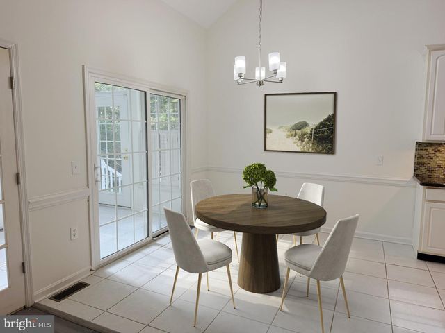 1 FREEPORT LN, Berlin, MD 21811
