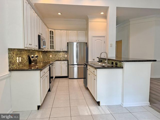 1 FREEPORT LN, Berlin, MD 21811