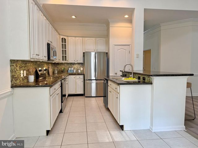 1 FREEPORT LN, Berlin, MD 21811