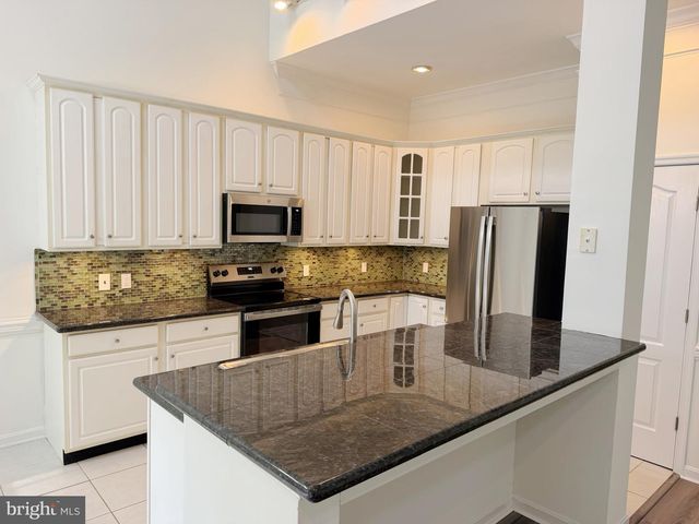 1 FREEPORT LN, Berlin, MD 21811