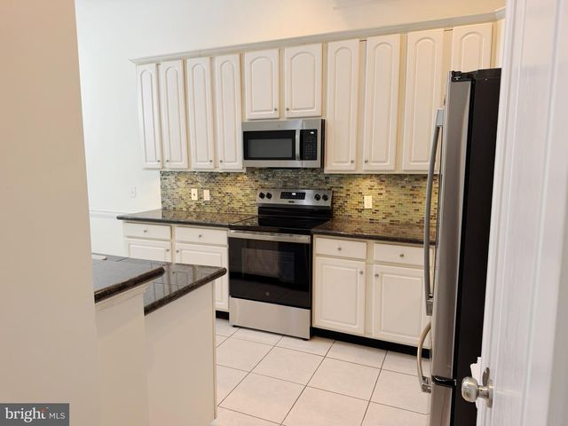 1 FREEPORT LN, Berlin, MD 21811