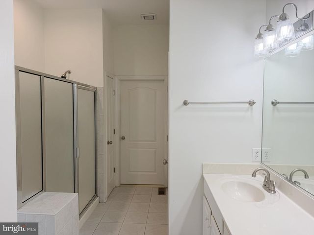 1 FREEPORT LN, Berlin, MD 21811