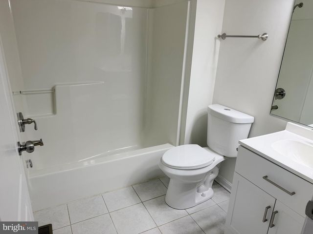 1 FREEPORT LN, Berlin, MD 21811