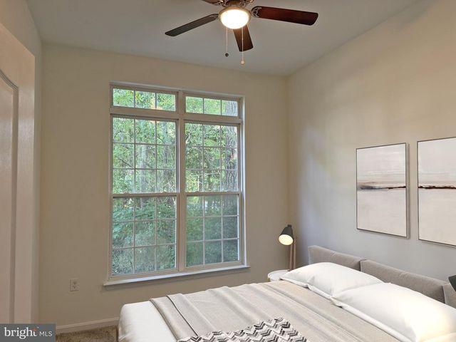 1 FREEPORT LN, Berlin, MD 21811