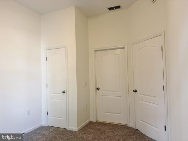 1 FREEPORT LN, Berlin, MD 21811