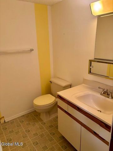 102 Meadowbrook Drive, Bethlehem, NY 12159