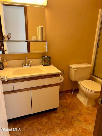 102 Meadowbrook Drive, Bethlehem, NY 12159