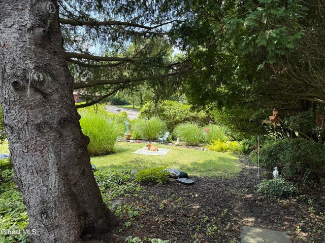 102 Meadowbrook Drive, Bethlehem, NY 12159