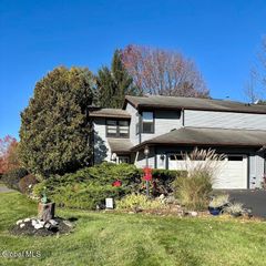 102 Meadowbrook Drive, Bethlehem, NY 12159
