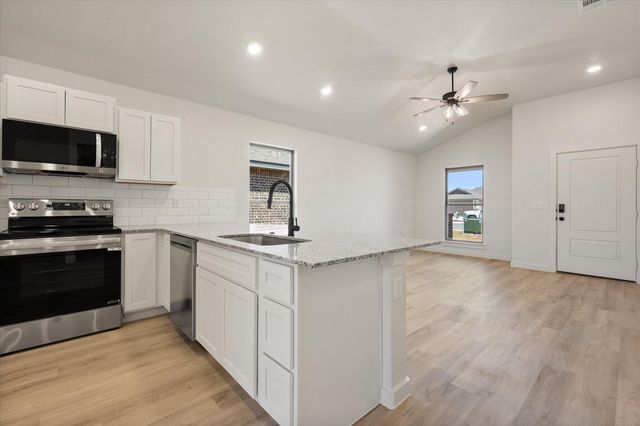 2407 Bryan Avenue, Wolfforth, TX 79382