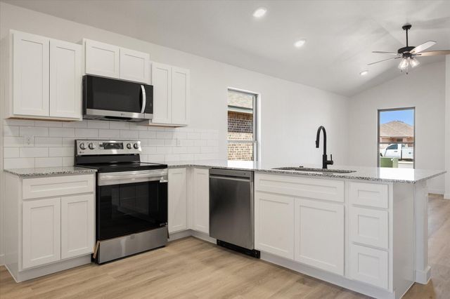 2407 Bryan Avenue, Wolfforth, TX 79382
