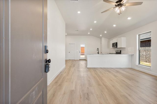 2407 Bryan Avenue, Wolfforth, TX 79382