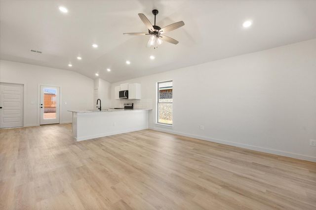 2407 Bryan Avenue, Wolfforth, TX 79382