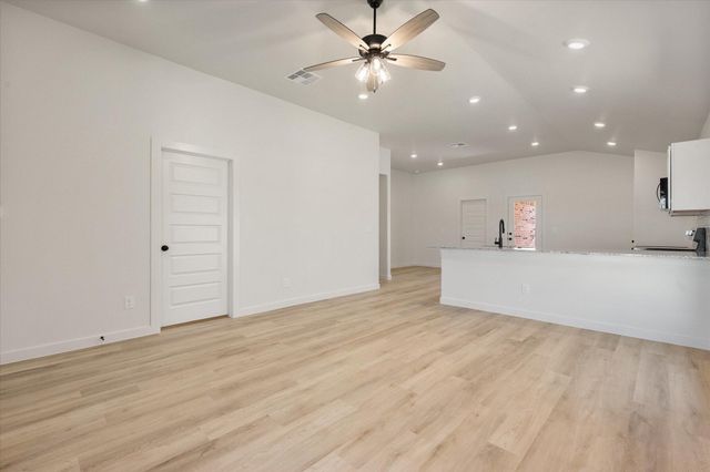 2407 Bryan Avenue, Wolfforth, TX 79382