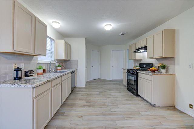 9926 Myrtle Field Lane, Houston, TX 77044