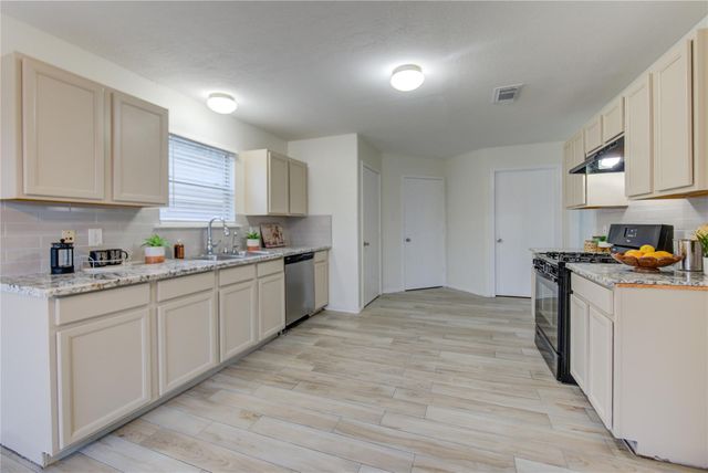 9926 Myrtle Field Lane, Houston, TX 77044