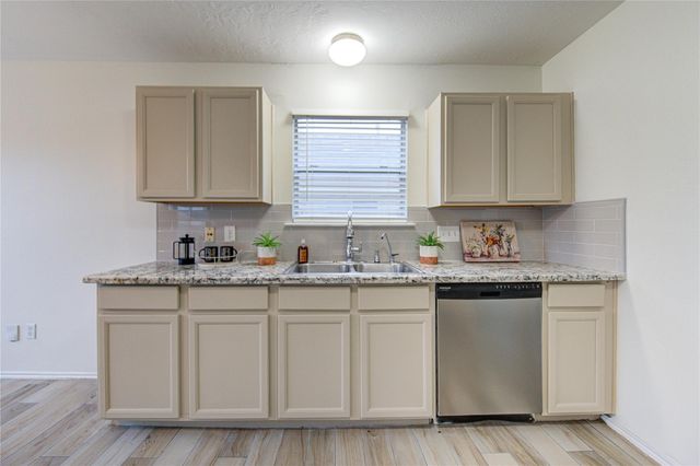 9926 Myrtle Field Lane, Houston, TX 77044
