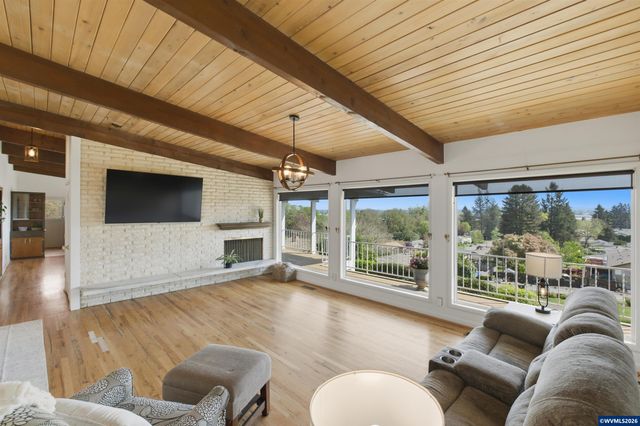 3337 13th St SE, Salem, OR 97302