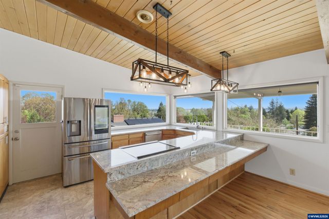 3337 13th St SE, Salem, OR 97302