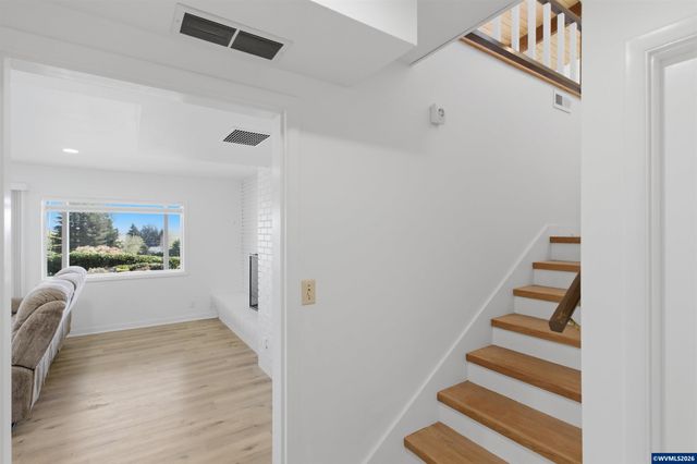 3337 13th St SE, Salem, OR 97302