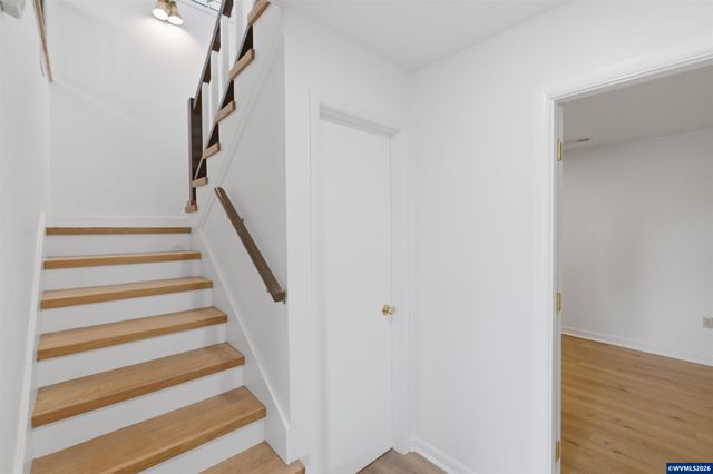 3337 13th St SE, Salem, OR 97302