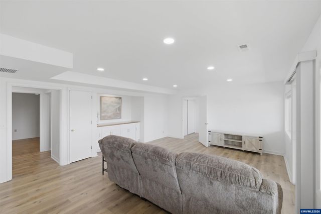 3337 13th St SE, Salem, OR 97302