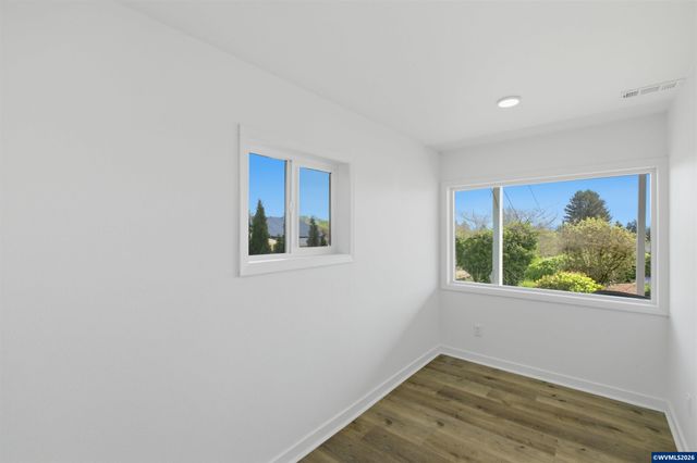 3337 13th St SE, Salem, OR 97302