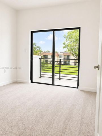 925 NE 211th St 925, Miami, FL 33179