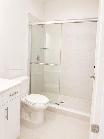 925 NE 211th St 925, Miami, FL 33179