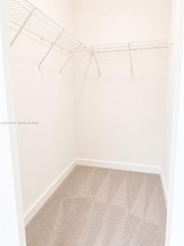 925 NE 211th St 925, Miami, FL 33179