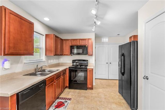 5009 Hogan Point Court, Winston-salem, NC 27127