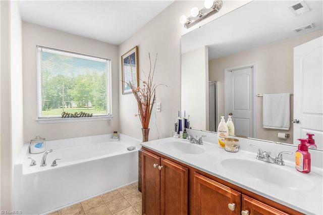 5009 Hogan Point Court, Winston-salem, NC 27127