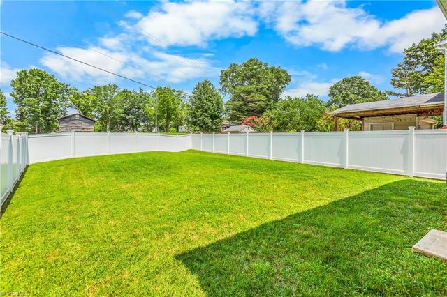 5009 Hogan Point Court, Winston-salem, NC 27127